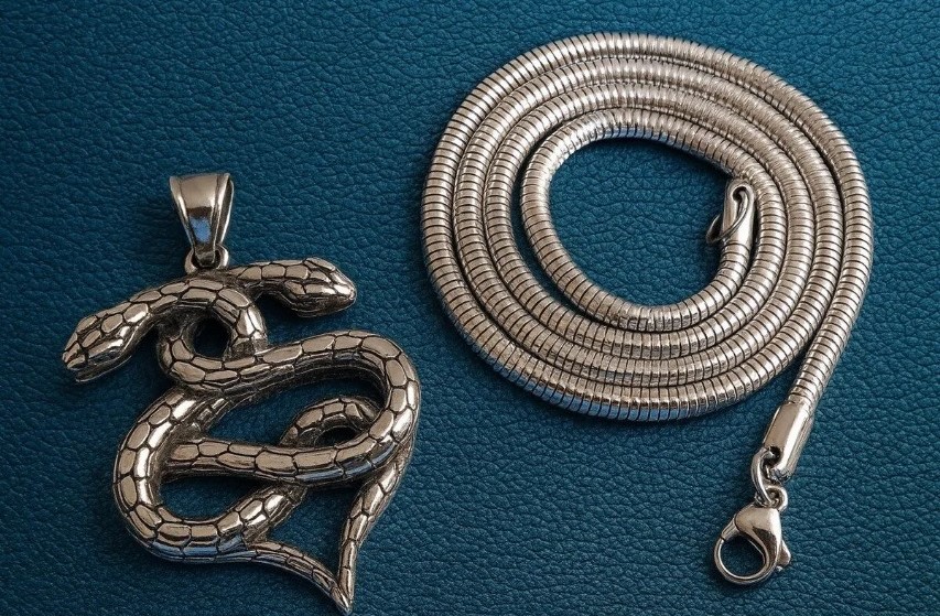 Double Headed Design Men's Stainless Steel Snake Necklace - Image 2