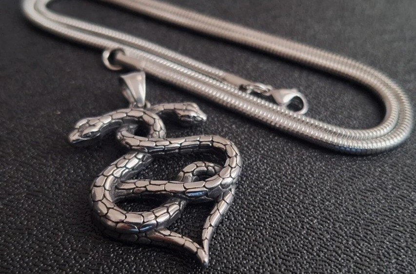 Double Headed Design Men's Stainless Steel Snake Necklace - Image 3